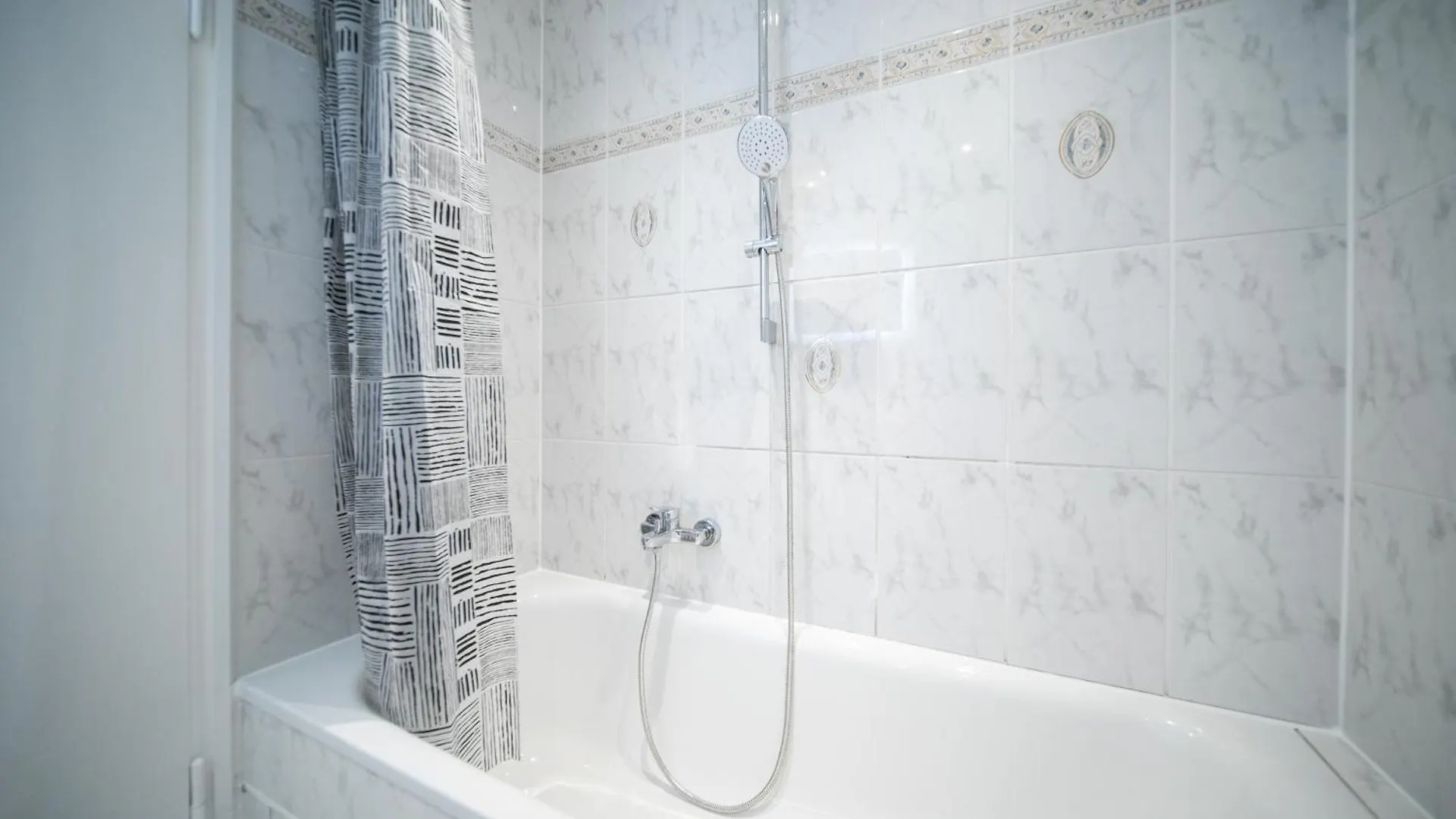 Bright Apartment - Zentral Mit Kueche - 65 Sqm - Messe Dusseldorf 0*,